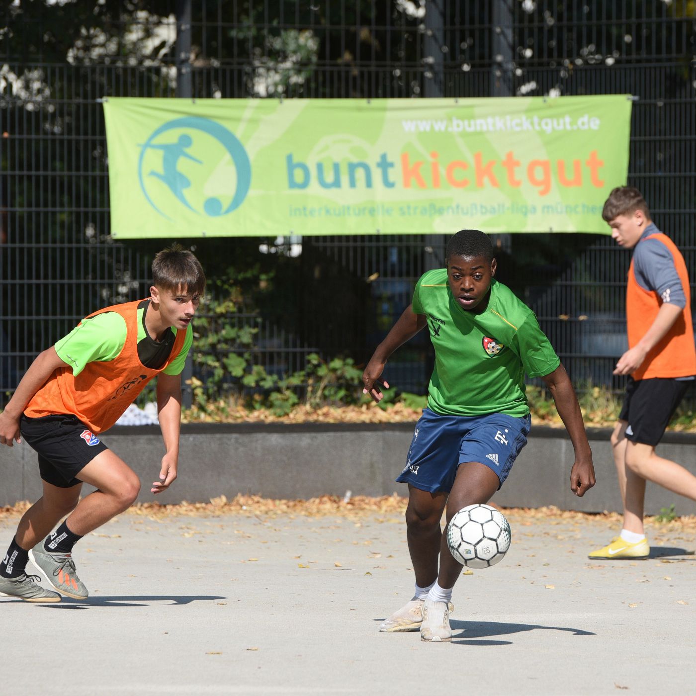 Streetfootball Workshops with buntkicktgut